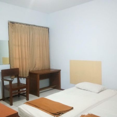 สปอต ออน 2240 ซิมปัง ตูจูห์ เรสซิเดนซ์ Hotel Kudus ภายนอก รูปภาพ