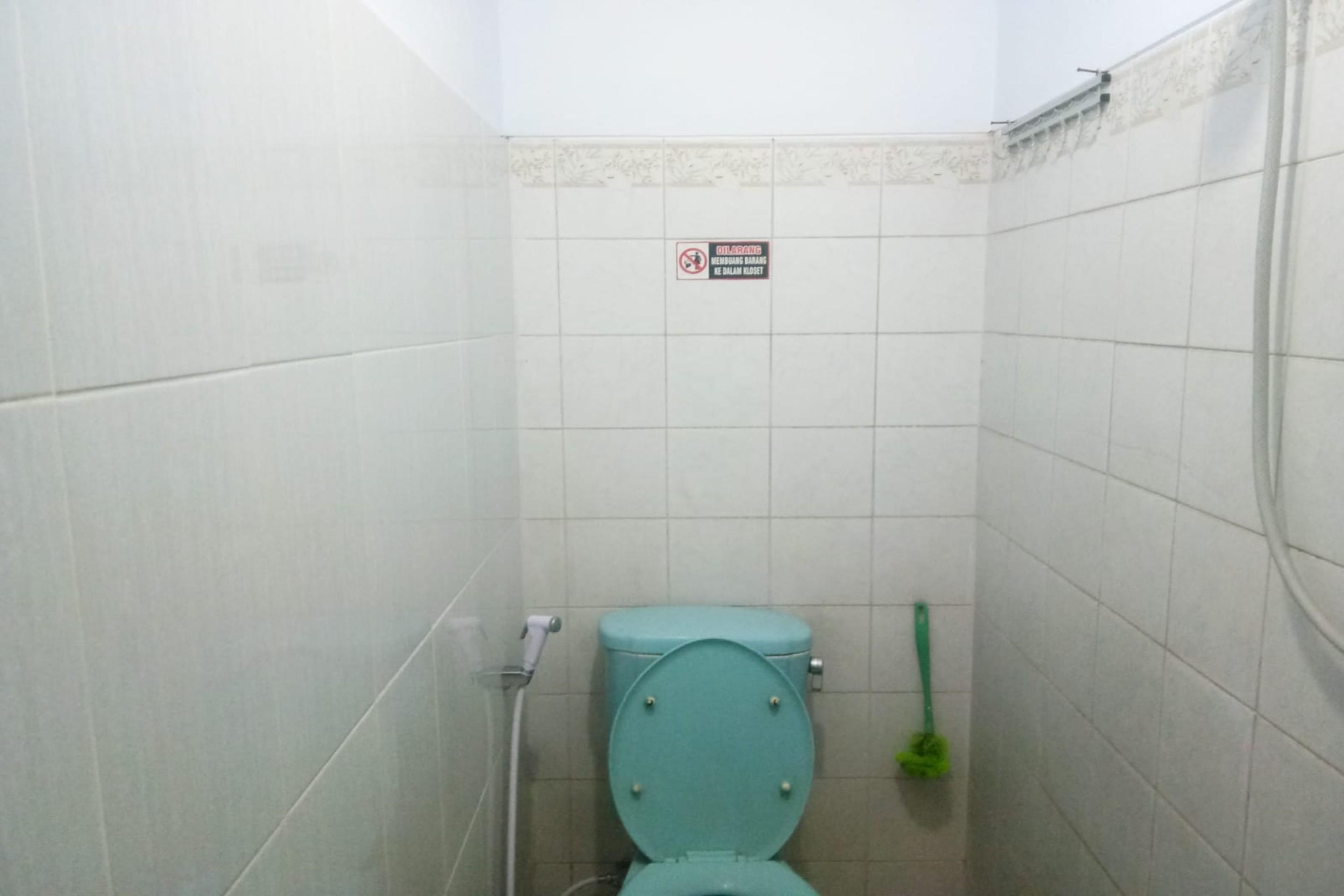 สปอต ออน 2240 ซิมปัง ตูจูห์ เรสซิเดนซ์ Hotel Kudus ภายนอก รูปภาพ