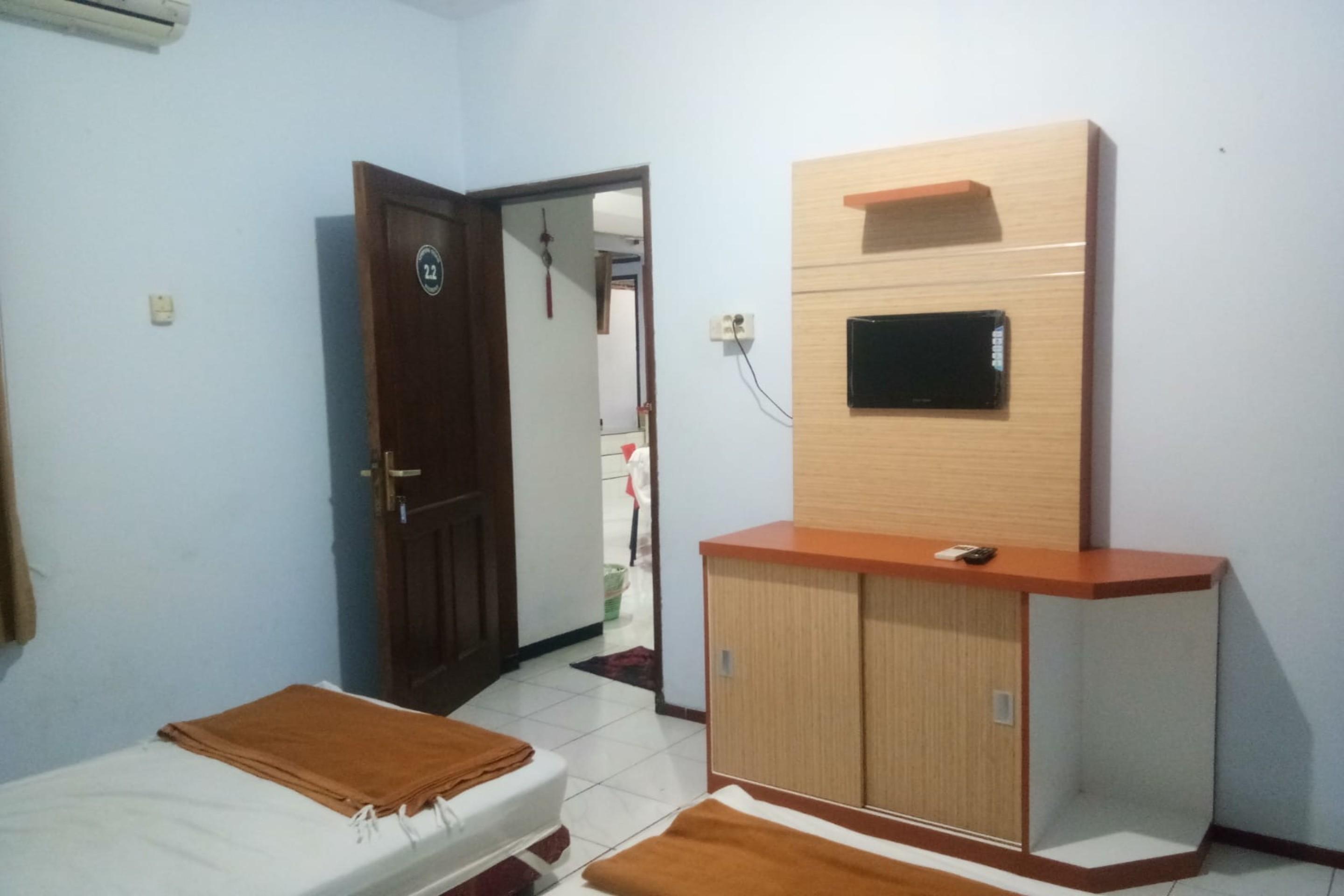 สปอต ออน 2240 ซิมปัง ตูจูห์ เรสซิเดนซ์ Hotel Kudus ภายนอก รูปภาพ