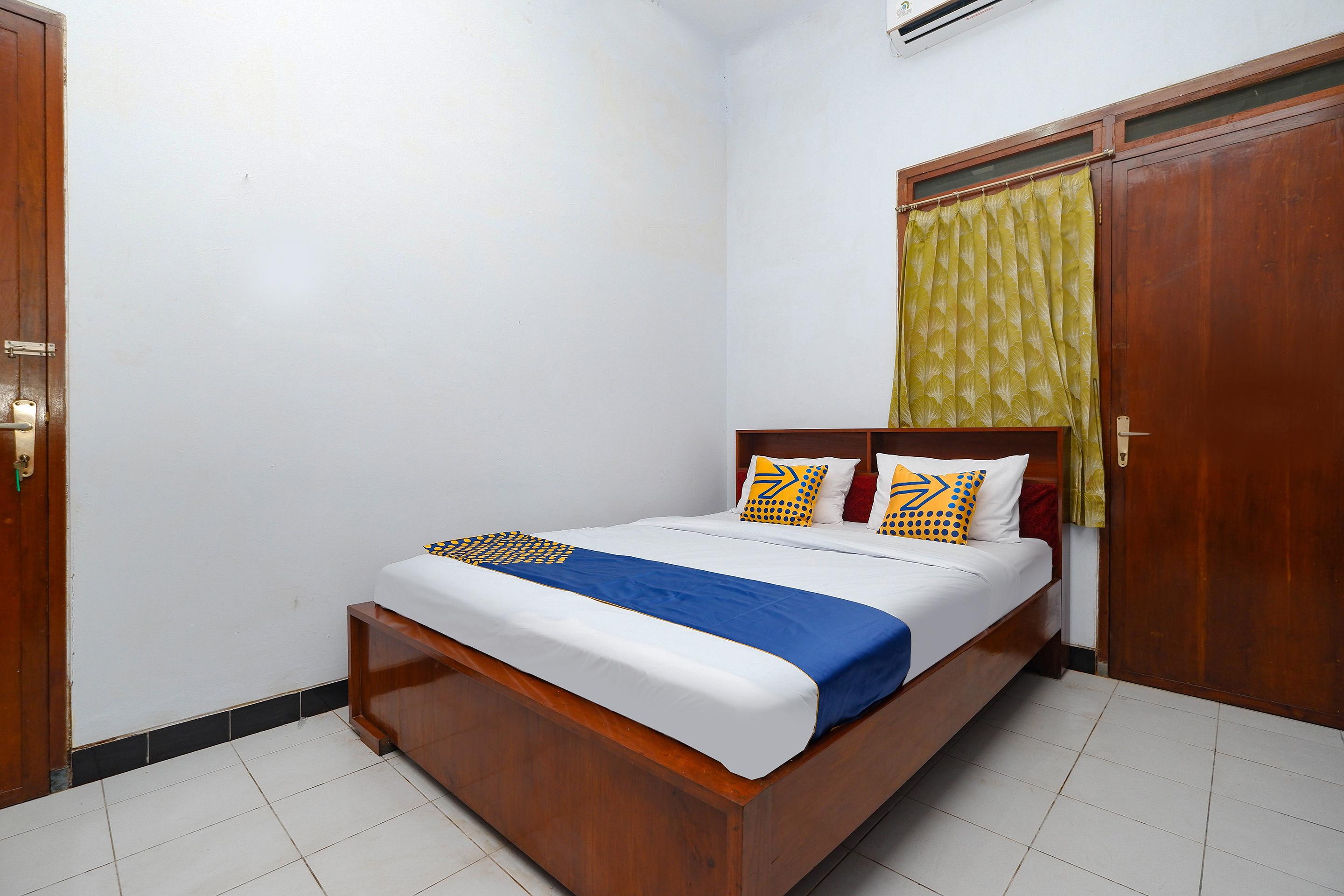 สปอต ออน 2240 ซิมปัง ตูจูห์ เรสซิเดนซ์ Hotel Kudus ภายนอก รูปภาพ