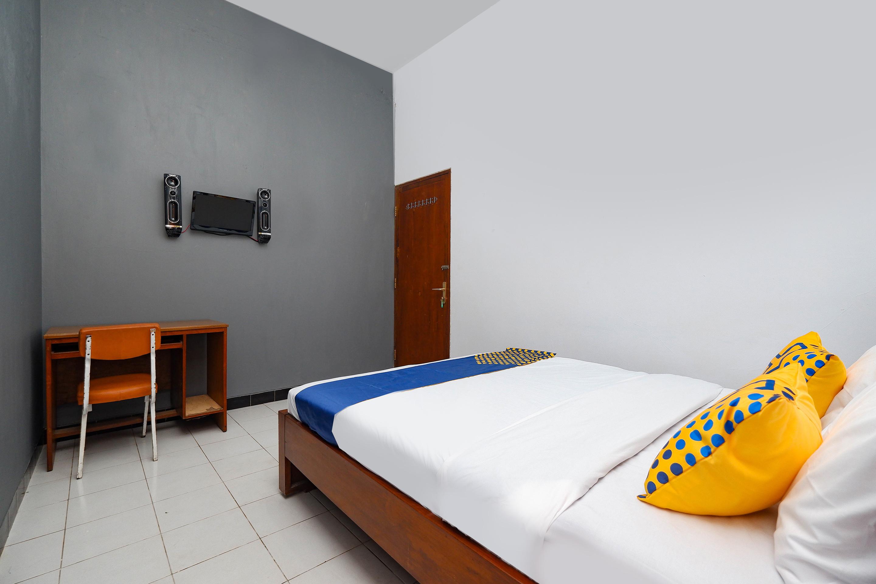 สปอต ออน 2240 ซิมปัง ตูจูห์ เรสซิเดนซ์ Hotel Kudus ภายนอก รูปภาพ