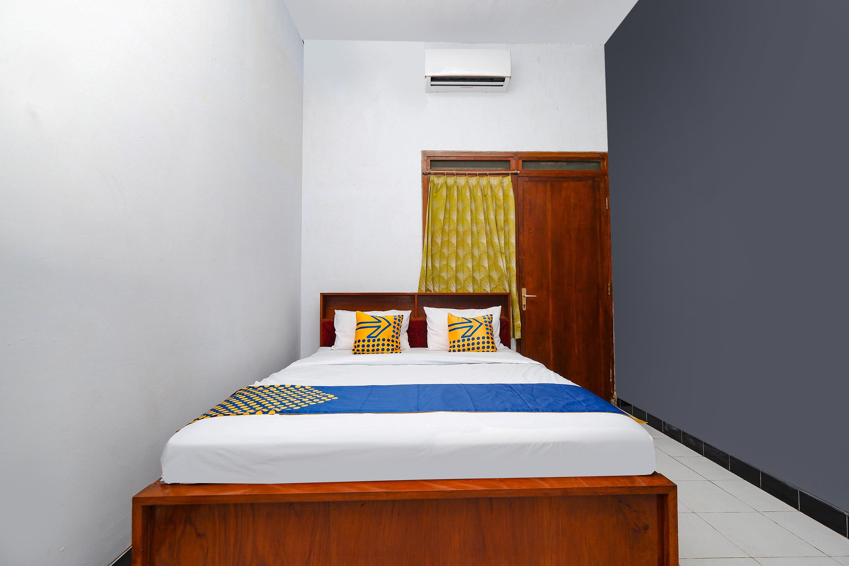 สปอต ออน 2240 ซิมปัง ตูจูห์ เรสซิเดนซ์ Hotel Kudus ภายนอก รูปภาพ