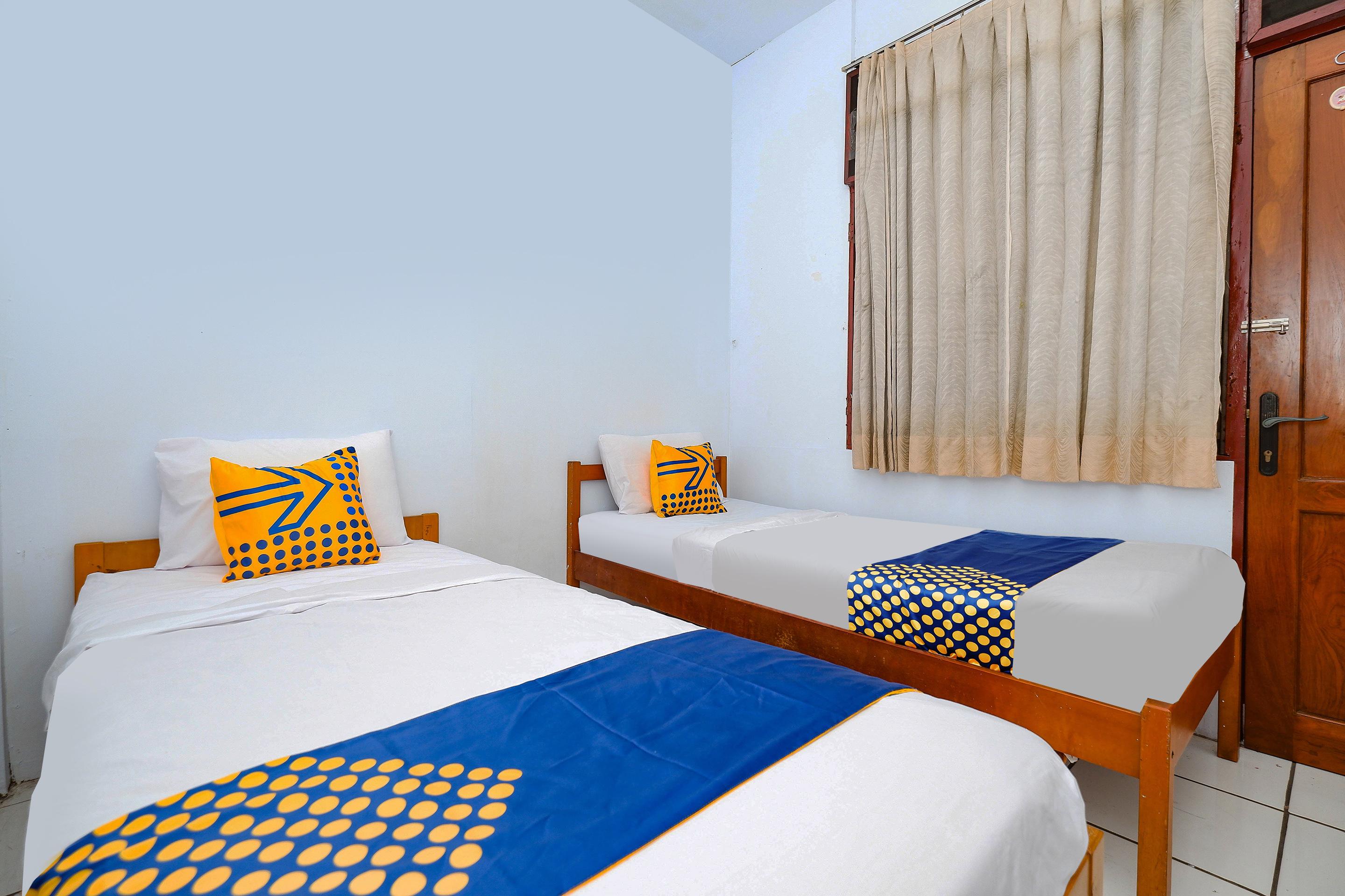 สปอต ออน 2240 ซิมปัง ตูจูห์ เรสซิเดนซ์ Hotel Kudus ภายนอก รูปภาพ