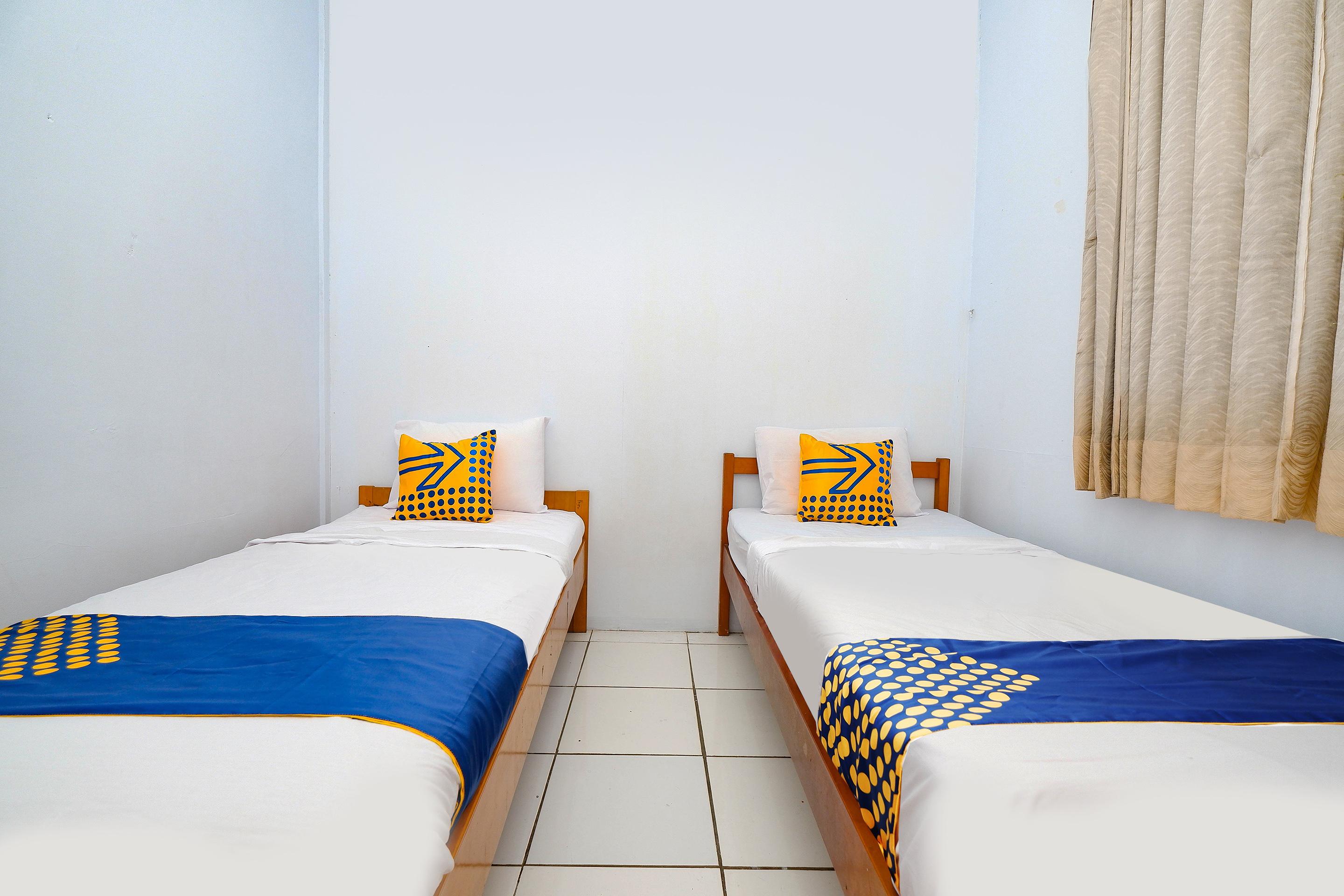 สปอต ออน 2240 ซิมปัง ตูจูห์ เรสซิเดนซ์ Hotel Kudus ภายนอก รูปภาพ