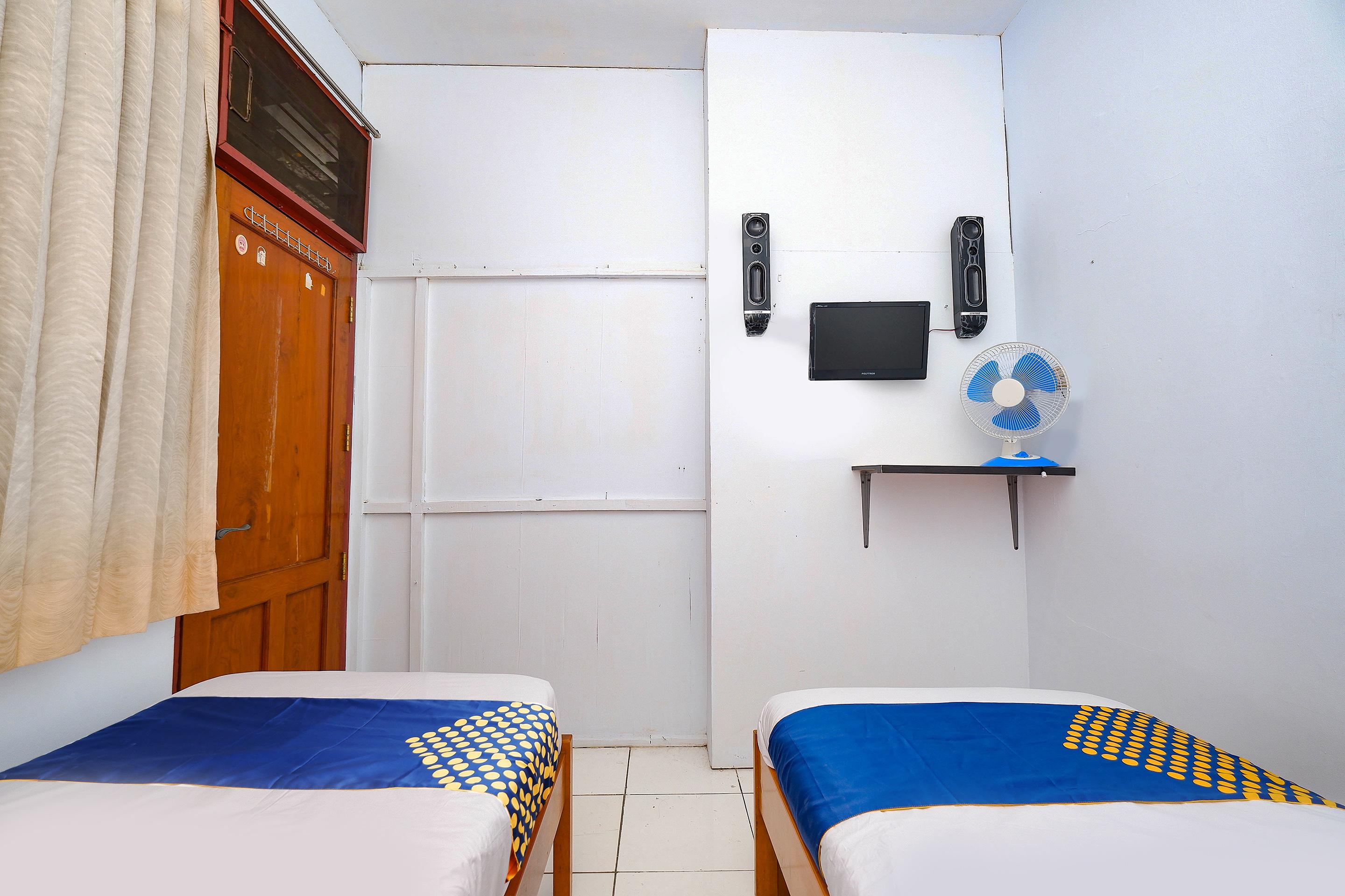 สปอต ออน 2240 ซิมปัง ตูจูห์ เรสซิเดนซ์ Hotel Kudus ภายนอก รูปภาพ