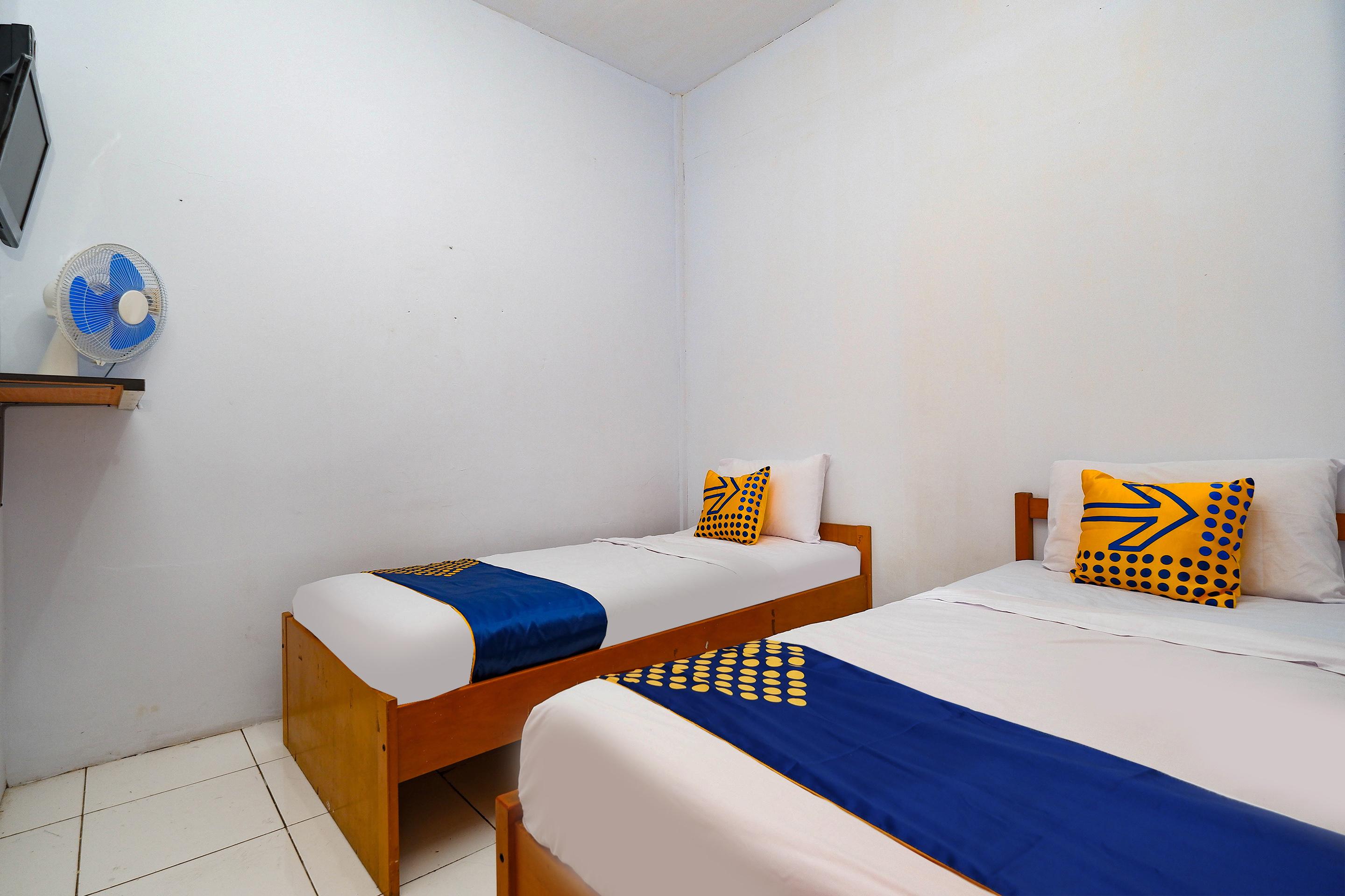 สปอต ออน 2240 ซิมปัง ตูจูห์ เรสซิเดนซ์ Hotel Kudus ภายนอก รูปภาพ