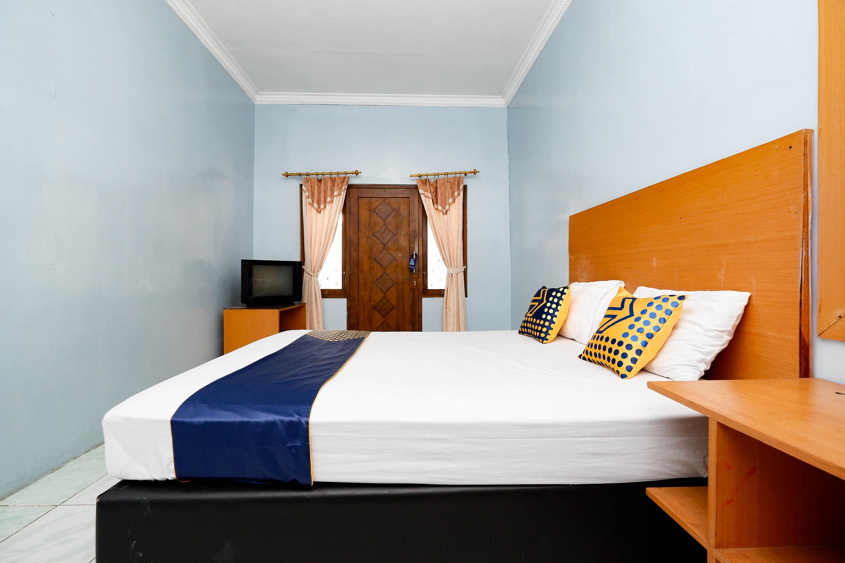 สปอต ออน 2240 ซิมปัง ตูจูห์ เรสซิเดนซ์ Hotel Kudus ภายนอก รูปภาพ