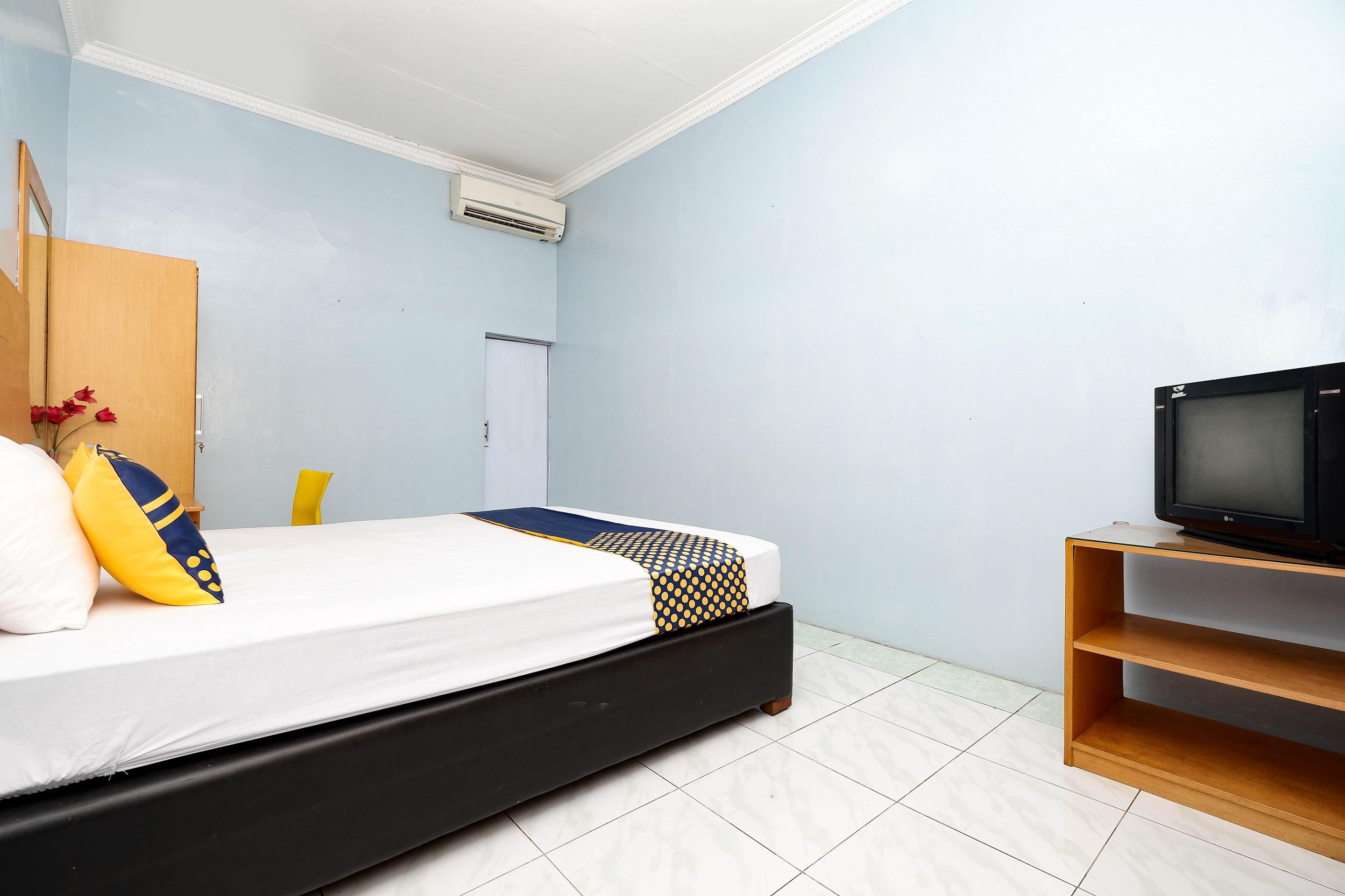สปอต ออน 2240 ซิมปัง ตูจูห์ เรสซิเดนซ์ Hotel Kudus ภายนอก รูปภาพ