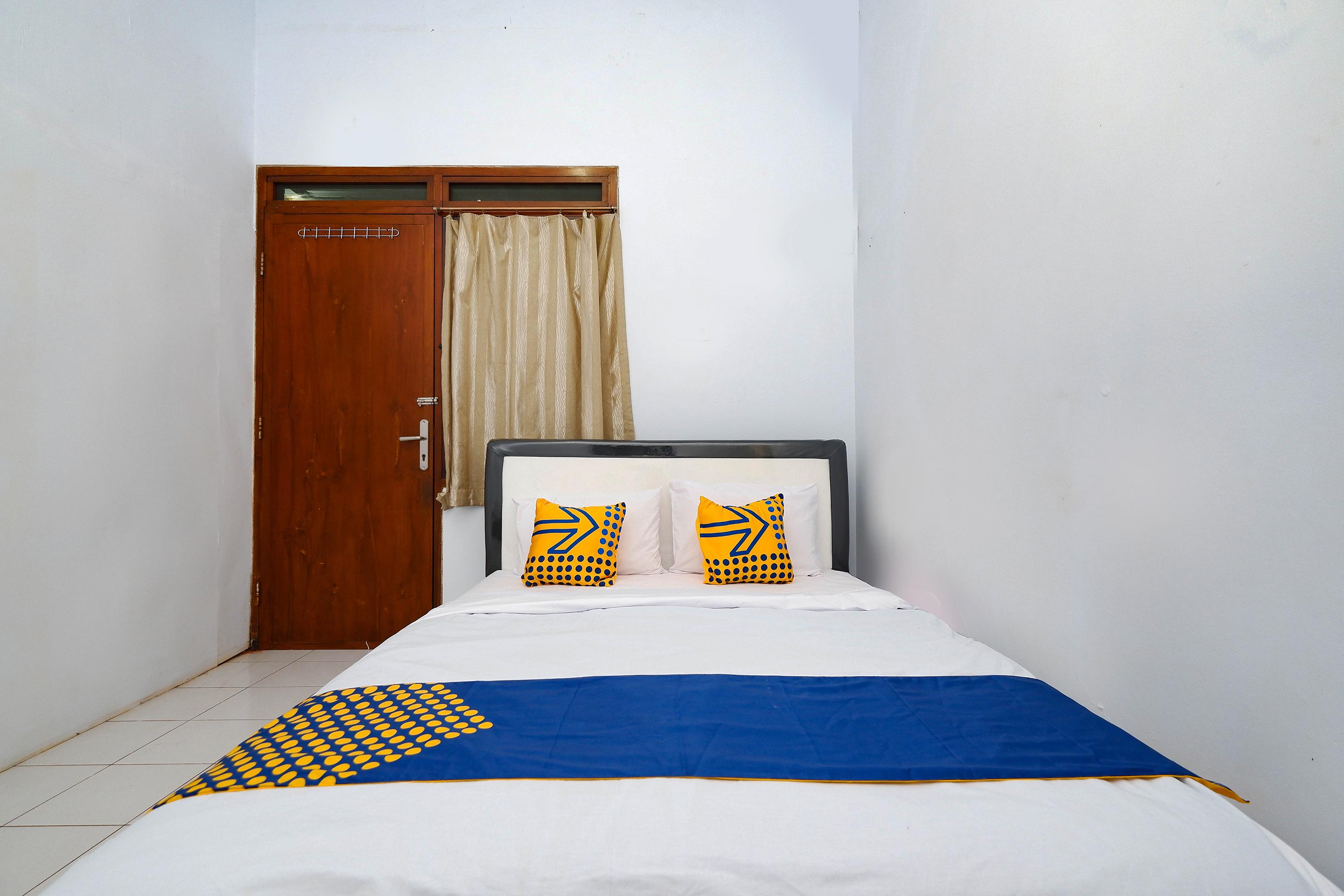 สปอต ออน 2240 ซิมปัง ตูจูห์ เรสซิเดนซ์ Hotel Kudus ภายนอก รูปภาพ
