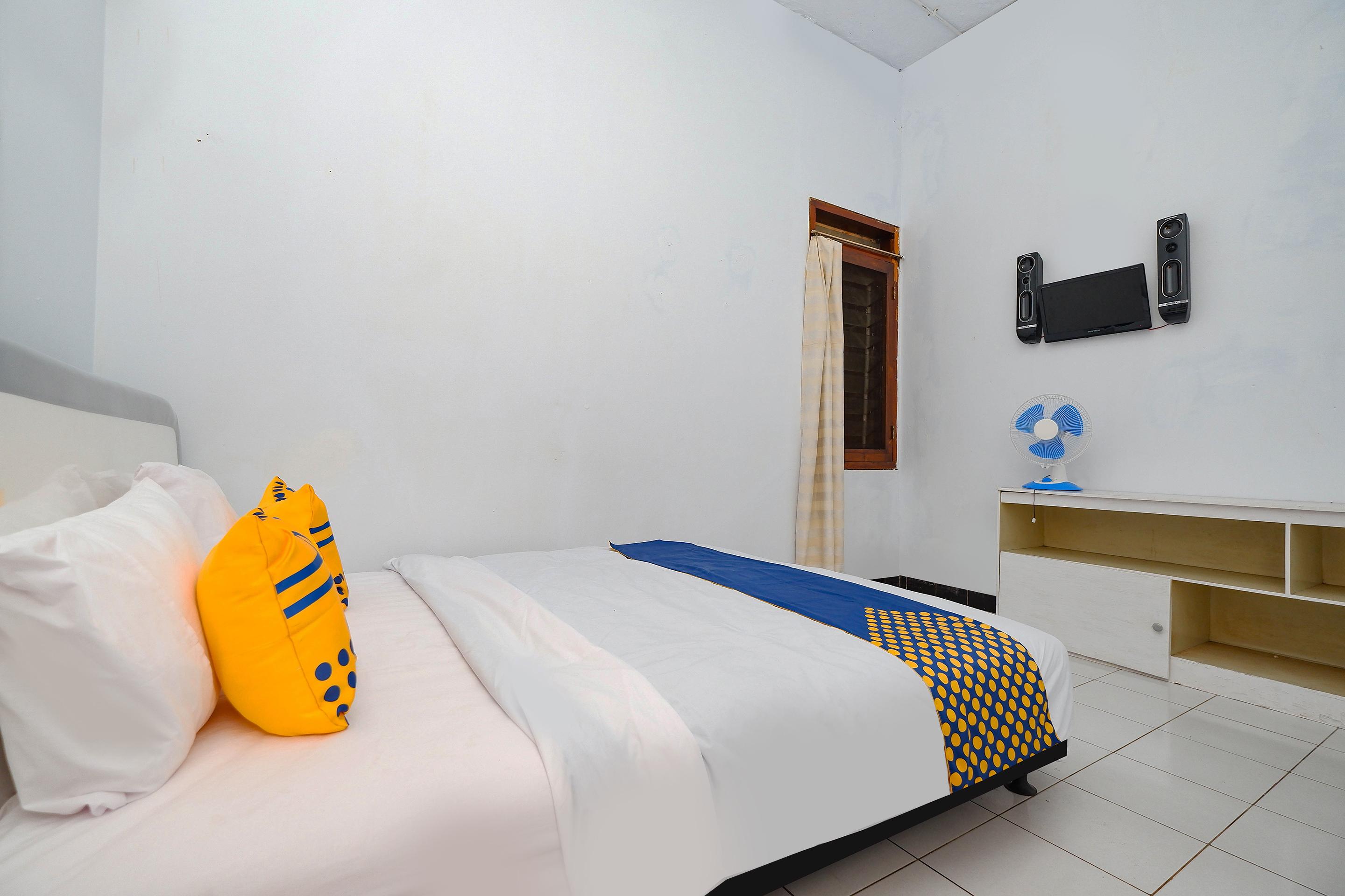 สปอต ออน 2240 ซิมปัง ตูจูห์ เรสซิเดนซ์ Hotel Kudus ภายนอก รูปภาพ
