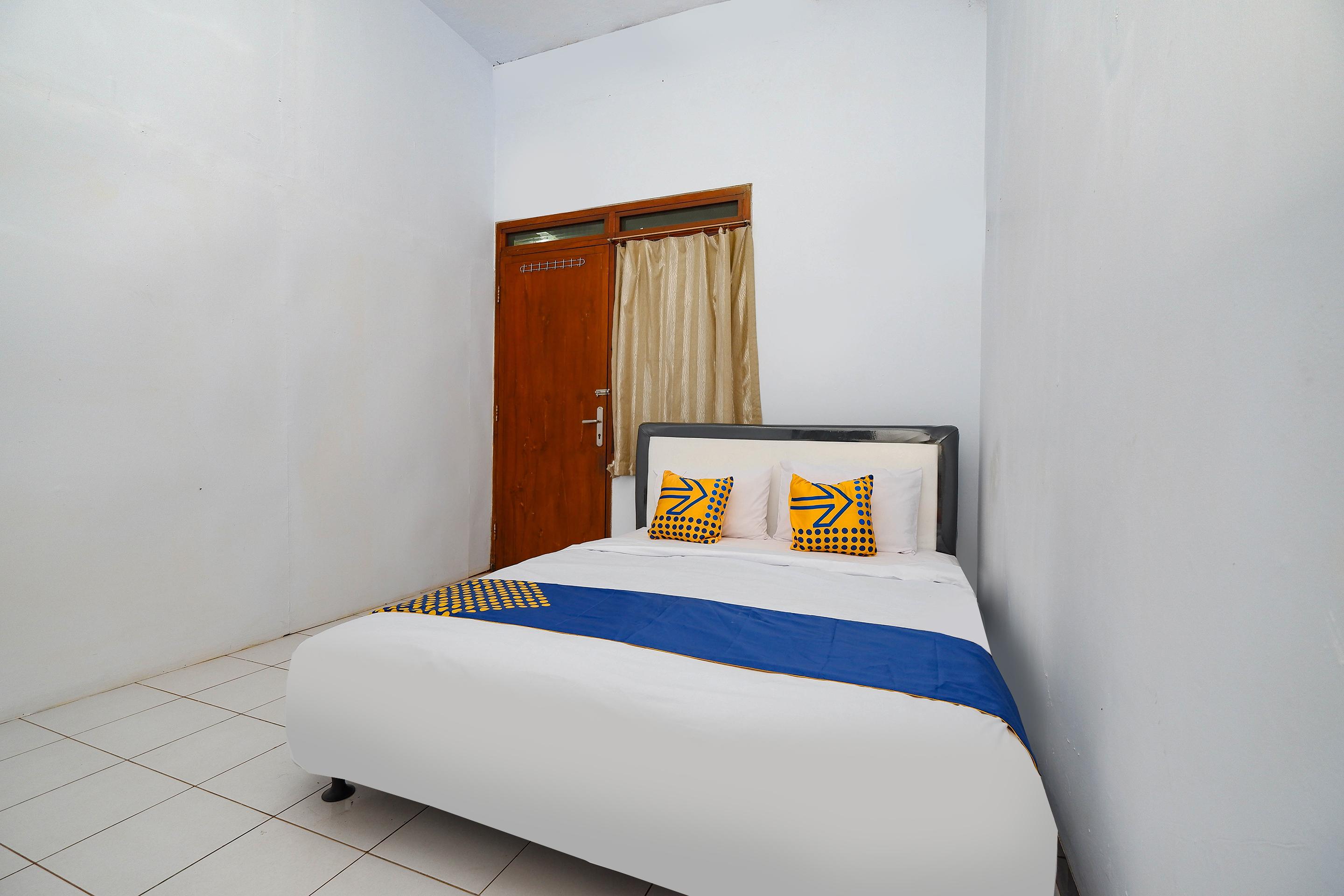 สปอต ออน 2240 ซิมปัง ตูจูห์ เรสซิเดนซ์ Hotel Kudus ภายนอก รูปภาพ