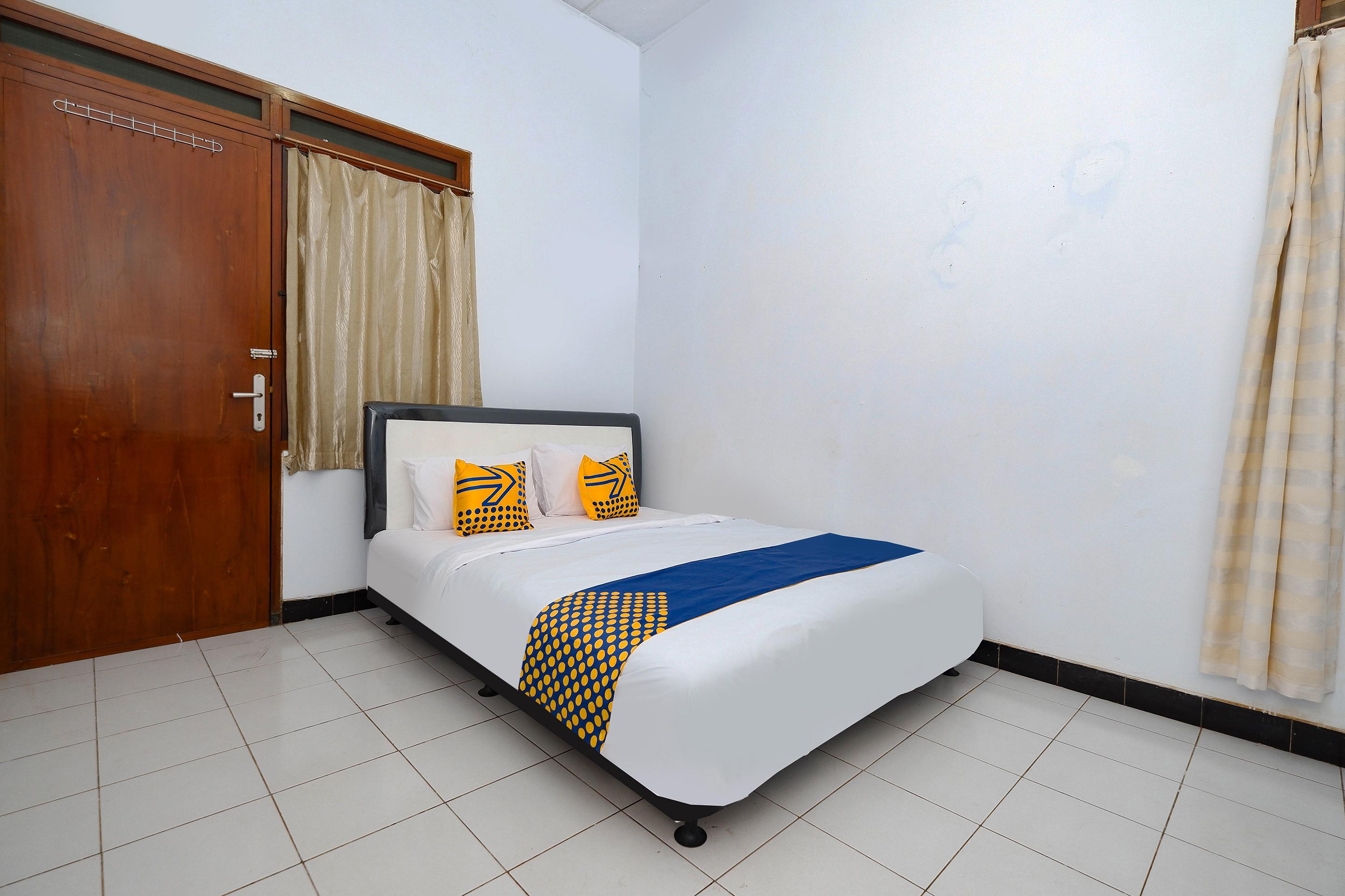 สปอต ออน 2240 ซิมปัง ตูจูห์ เรสซิเดนซ์ Hotel Kudus ภายนอก รูปภาพ