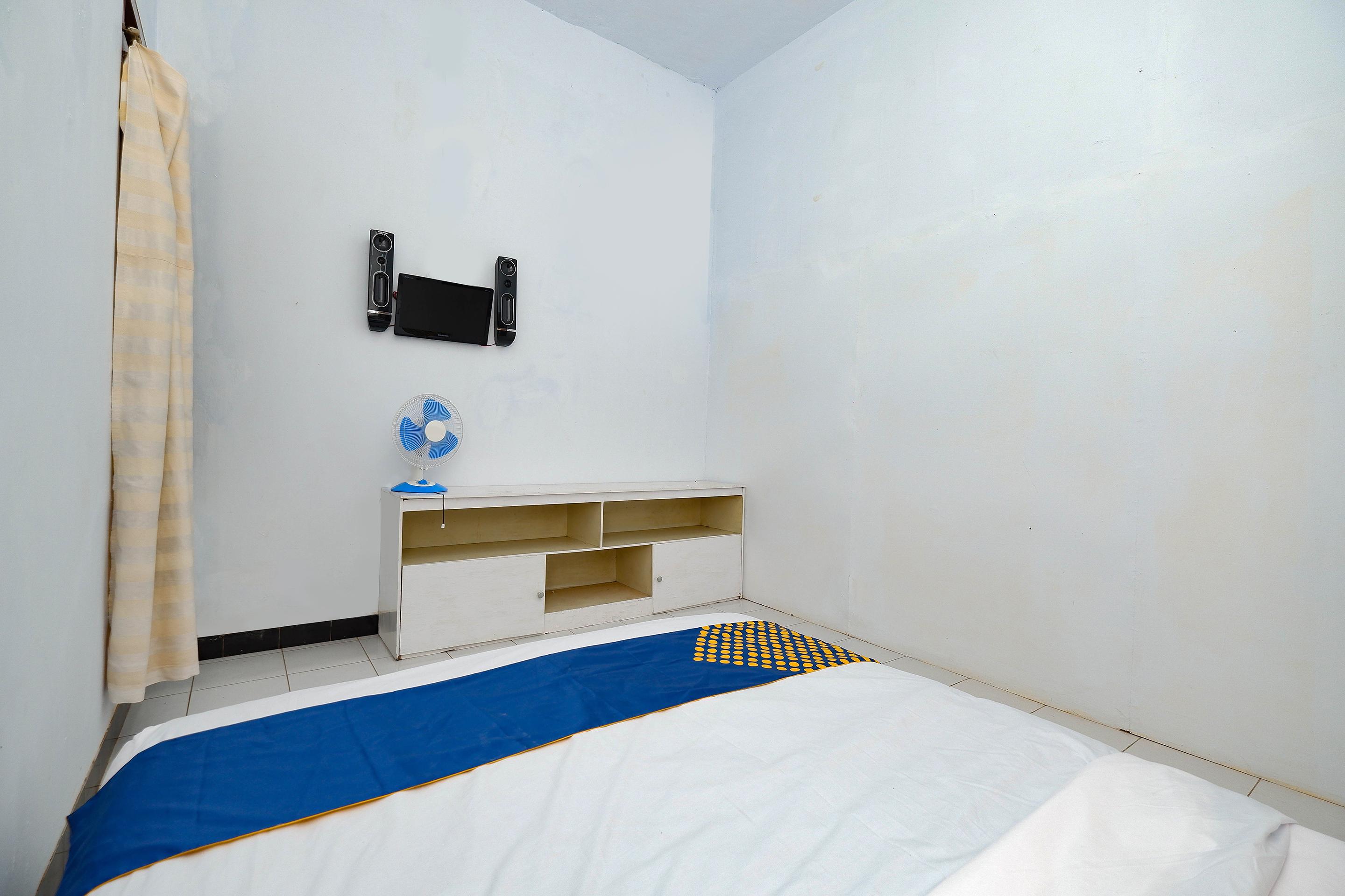 สปอต ออน 2240 ซิมปัง ตูจูห์ เรสซิเดนซ์ Hotel Kudus ภายนอก รูปภาพ