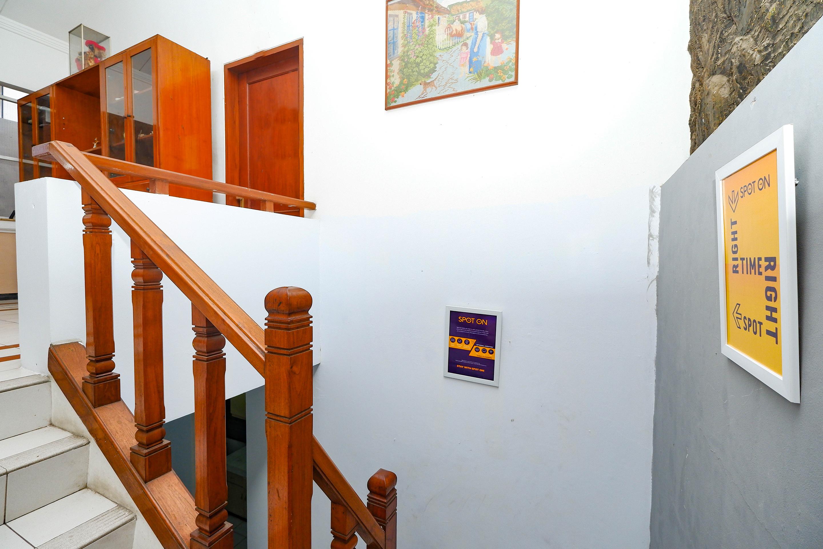 สปอต ออน 2240 ซิมปัง ตูจูห์ เรสซิเดนซ์ Hotel Kudus ภายนอก รูปภาพ
