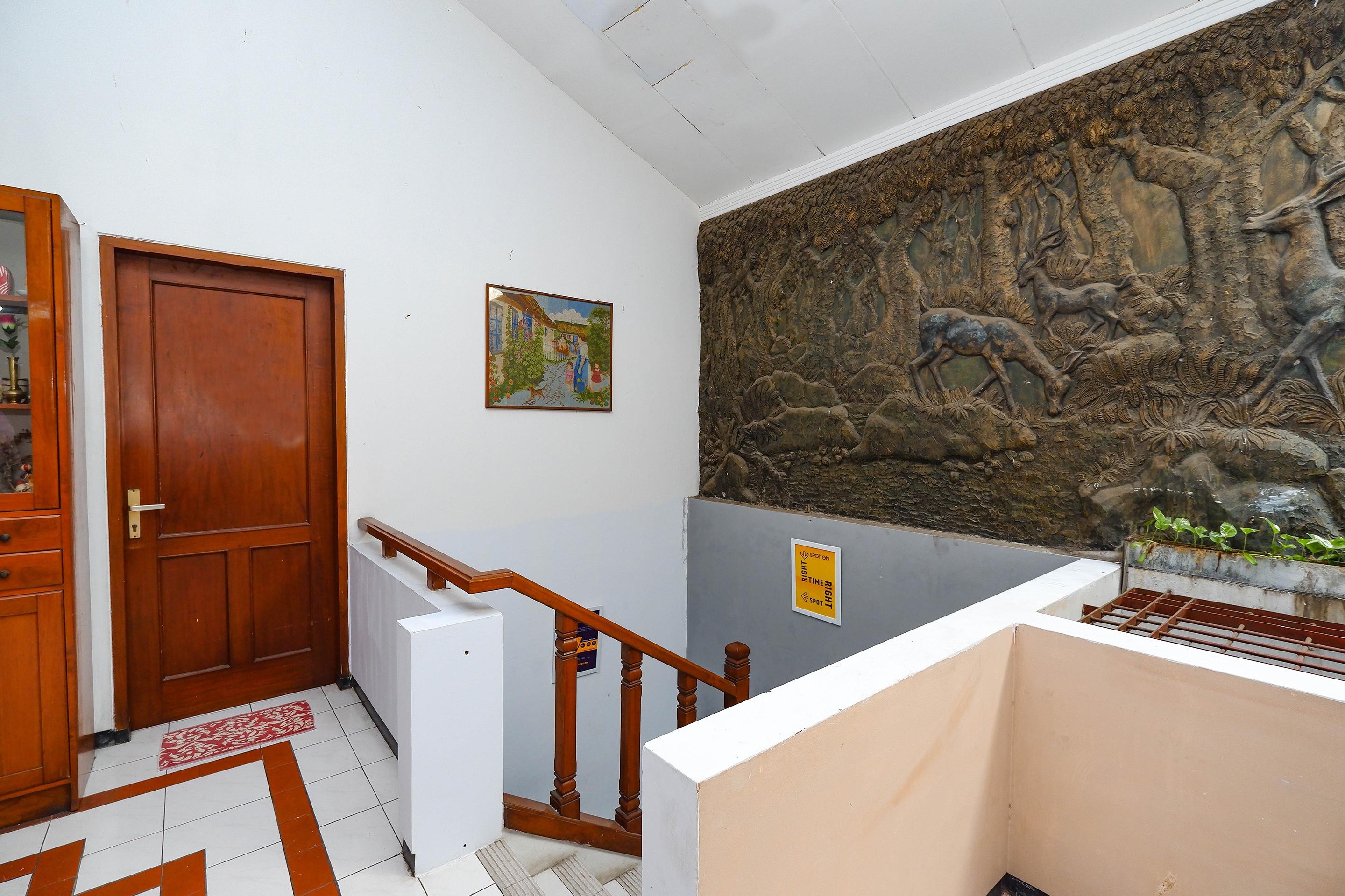 สปอต ออน 2240 ซิมปัง ตูจูห์ เรสซิเดนซ์ Hotel Kudus ภายนอก รูปภาพ